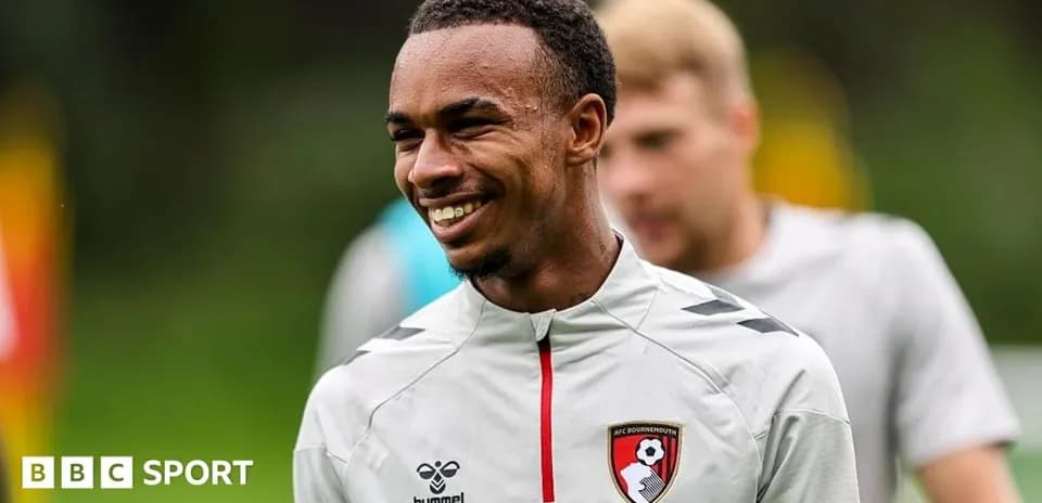 Joueur souriant pendant l'entraînement avec AFC Bournemouth
