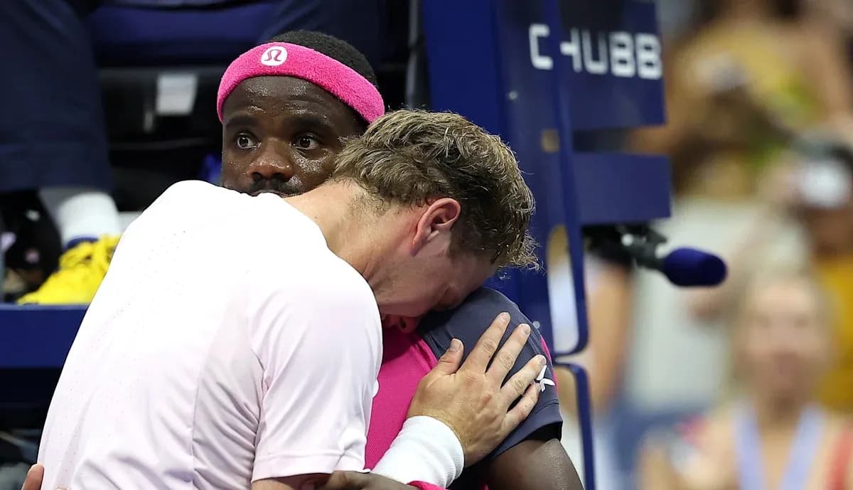 Joueurs se réconfortant après un match de tennis