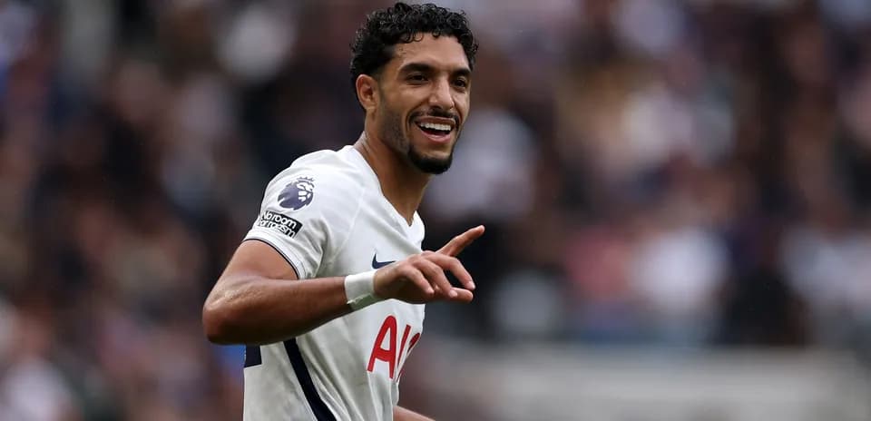 Joueur de Tottenham célébrant un moment de jeu