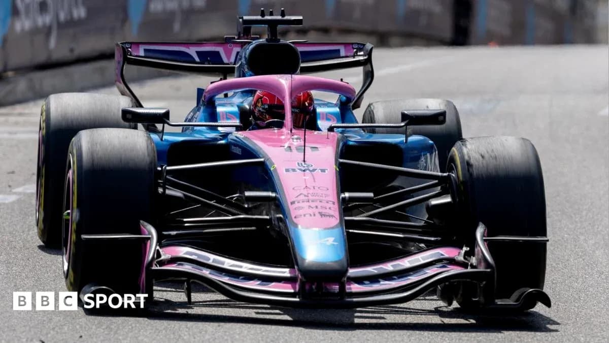Voiture de Formule 1 en course sur circuit