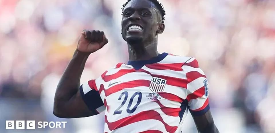 Joueur des États-Unis célébrant un but