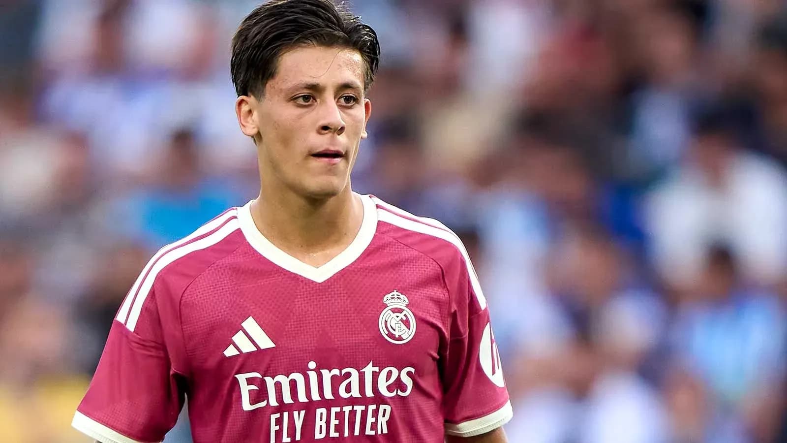 Joueur de football en maillot du Real Madrid