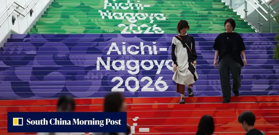 Deux femmes descendant des escaliers décorés Aichi-Nagoya 2026
