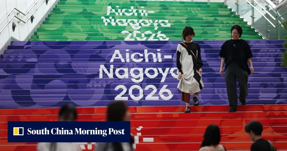 Deux femmes descendant des escaliers décorés Aichi-Nagoya 2026