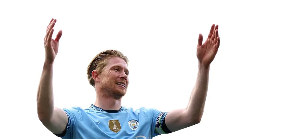 Joueur de Manchester City levant les bras en signe de célébration
