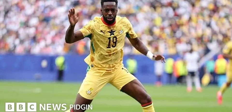 Joueur ghanéen en action sur le terrain
