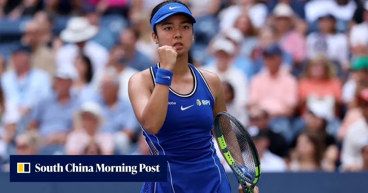 Joueuse de tennis célébrant un point sur le court