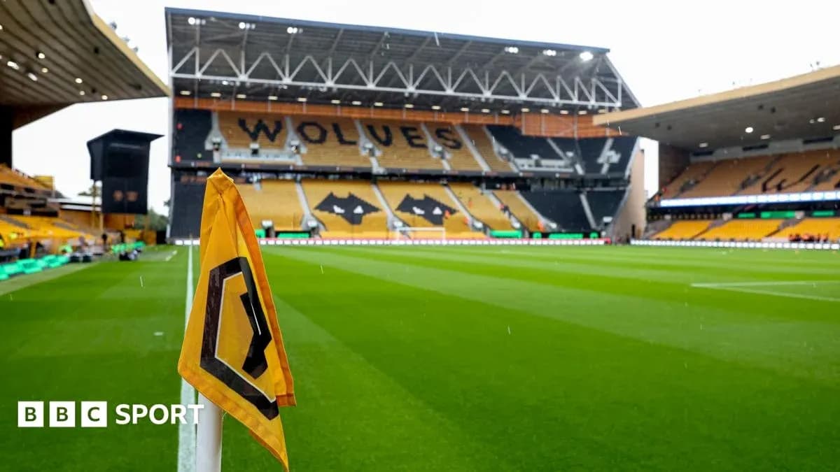 Vue du terrain au stade des Wolves avant le match