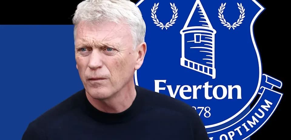 David Moyes devant le logo d'Everton