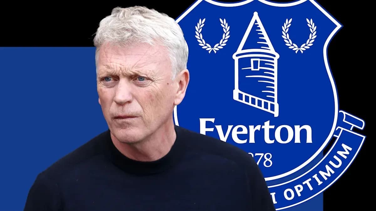 David Moyes devant le logo d'Everton