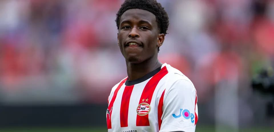 Joueur de PSV portant le maillot de l'équipe