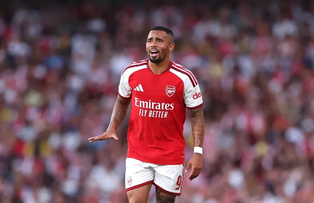 Joueur d'Arsenal en action sur le terrain