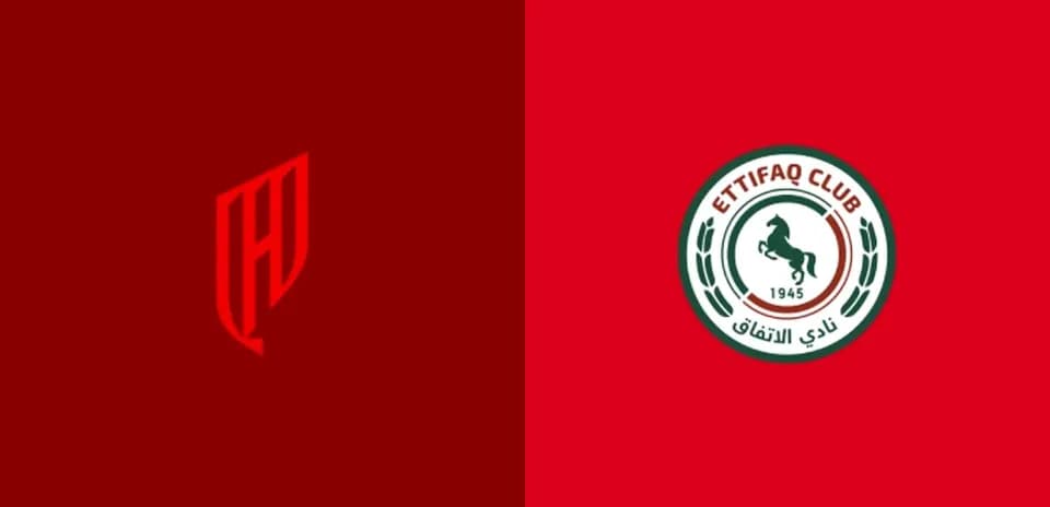 Logos de Al-Faisaly et Ettifaq sur fond rouge