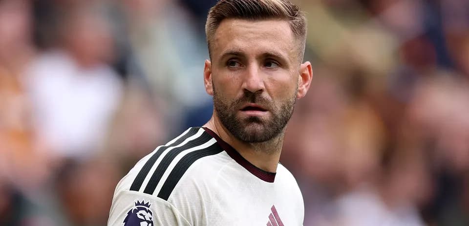 Joueur en maillot de Manchester United sur le terrain