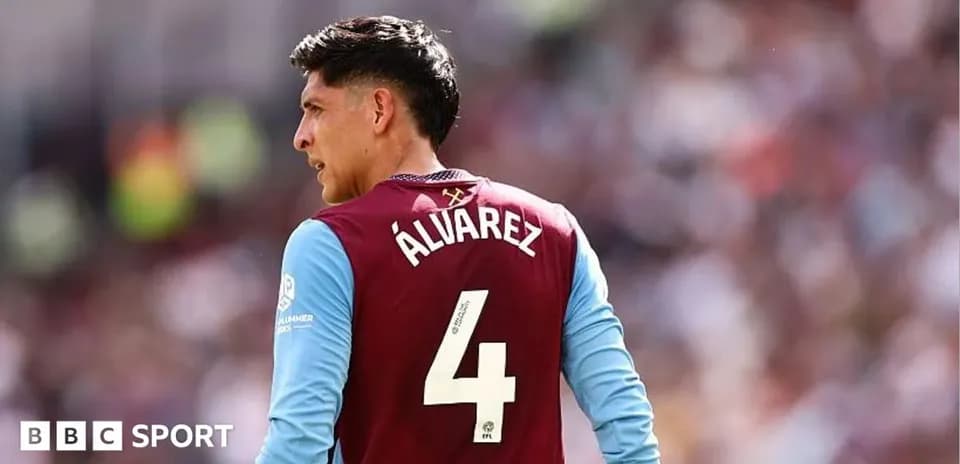 Joueur portant le numéro 4 d'Aston Villa
