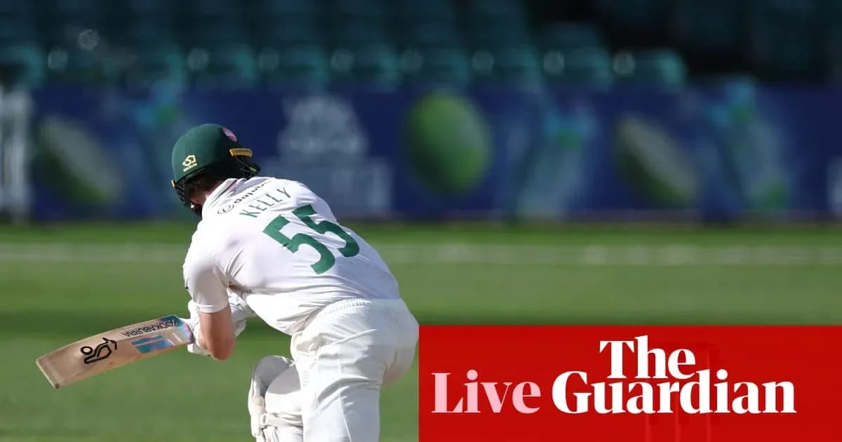 Joueur de cricket en train de frapper la balle