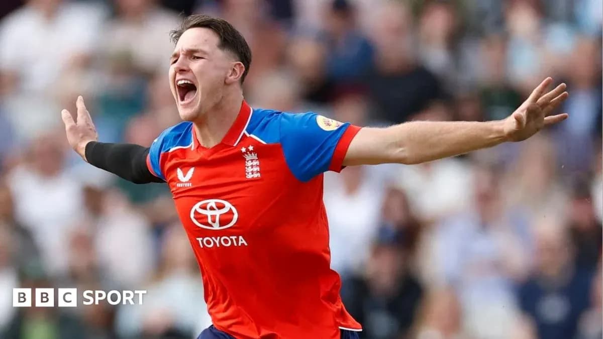 Joueur anglais célébrant une prise de wicket