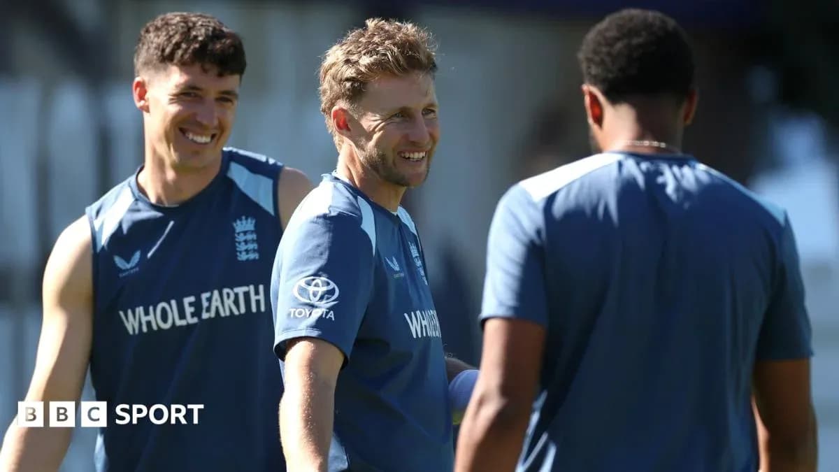 Joueurs anglais s'entraînant et discutant ensemble