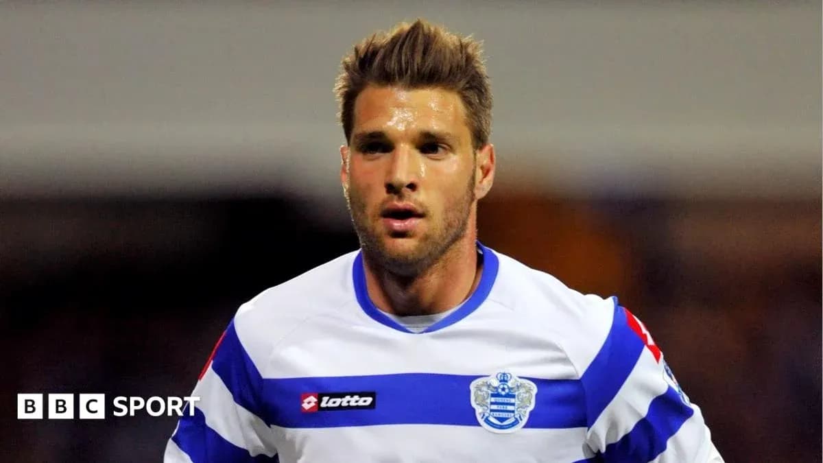 Joueur en action portant le maillot de QPR