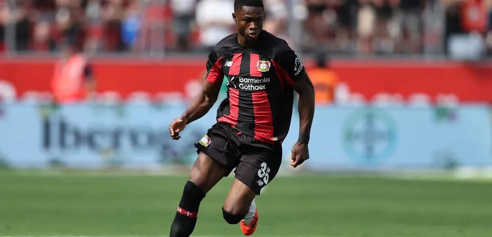Joueur de Bayer Leverkusen en action sur le terrain