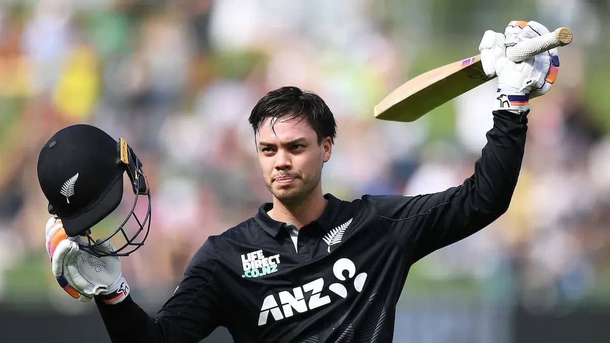 Joueur de cricket levant sa batte après un score