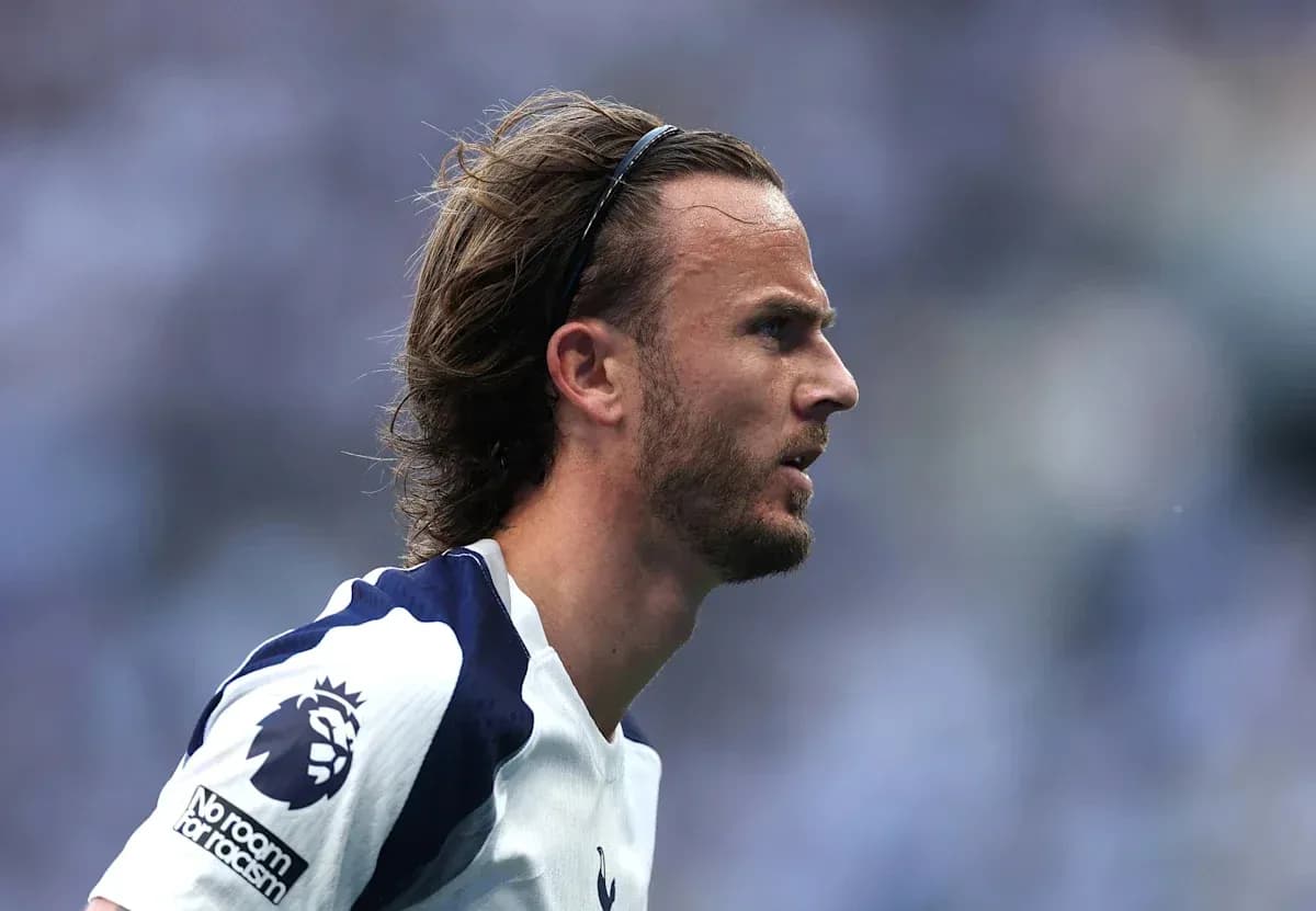 Joueur de Tottenham en profil pendant le match
