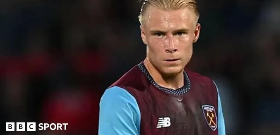 Joueur de West Ham en tenue d'entraînement sur le terrain