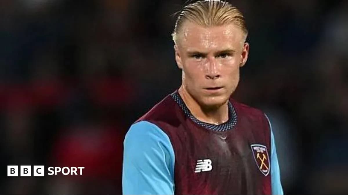 Joueur de West Ham en tenue d'entraînement sur le terrain