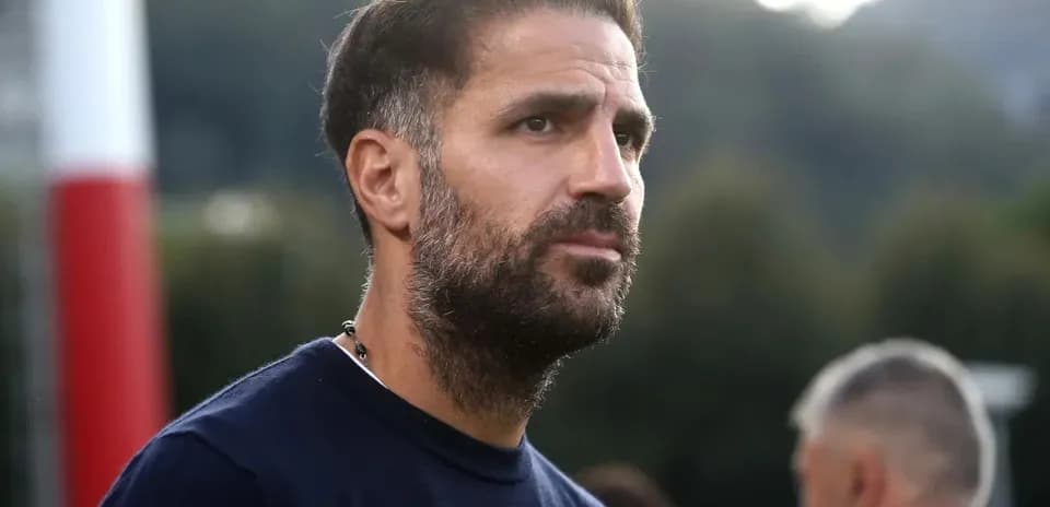 Homme au regard sérieux lors d'un entraînement