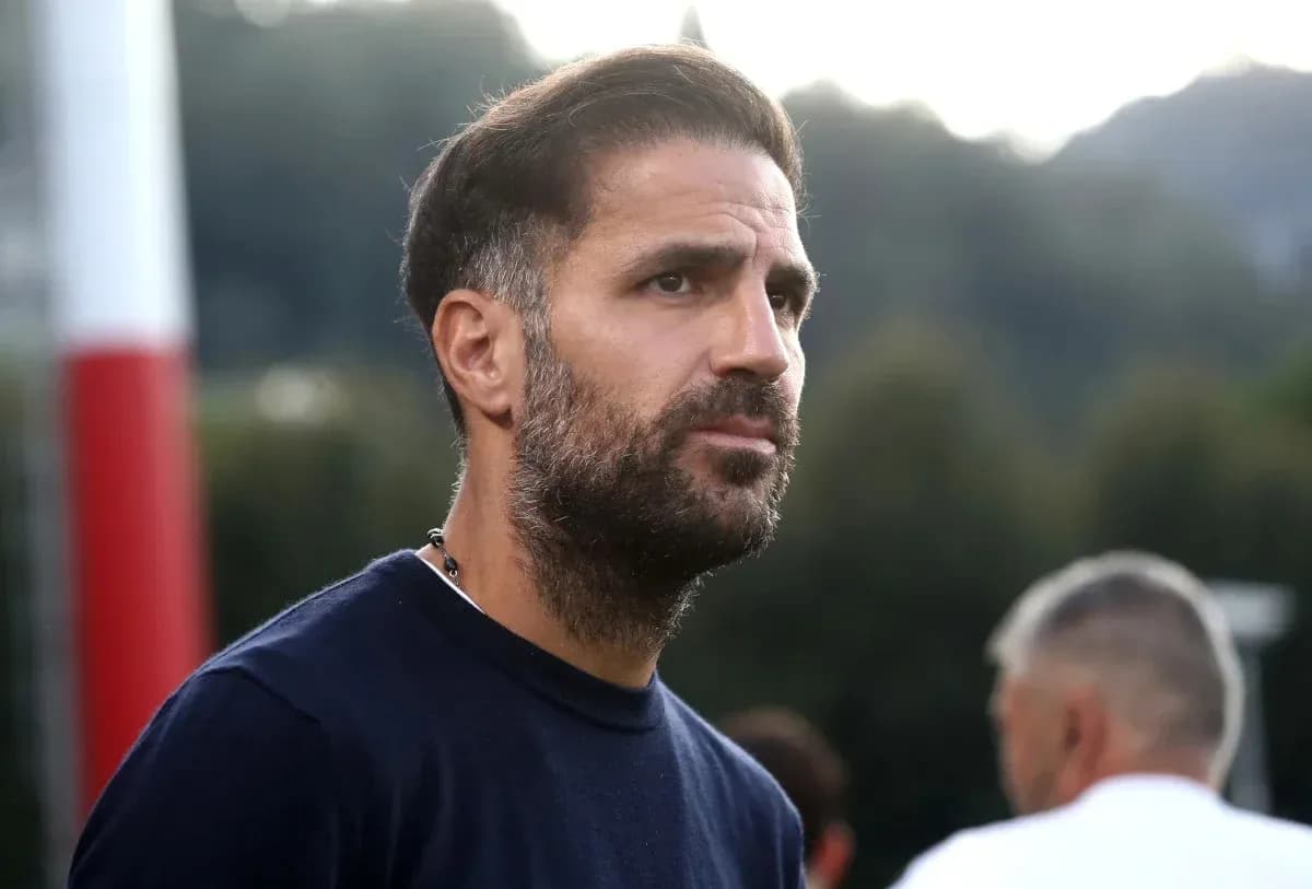 Homme au regard sérieux lors d'un entraînement