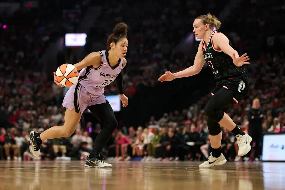 Joueuse dribblant le ballon lors d'un match