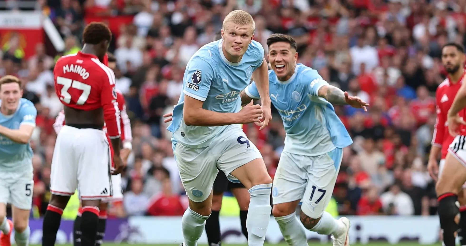 Joueurs de Manchester City célébrant un but marqué