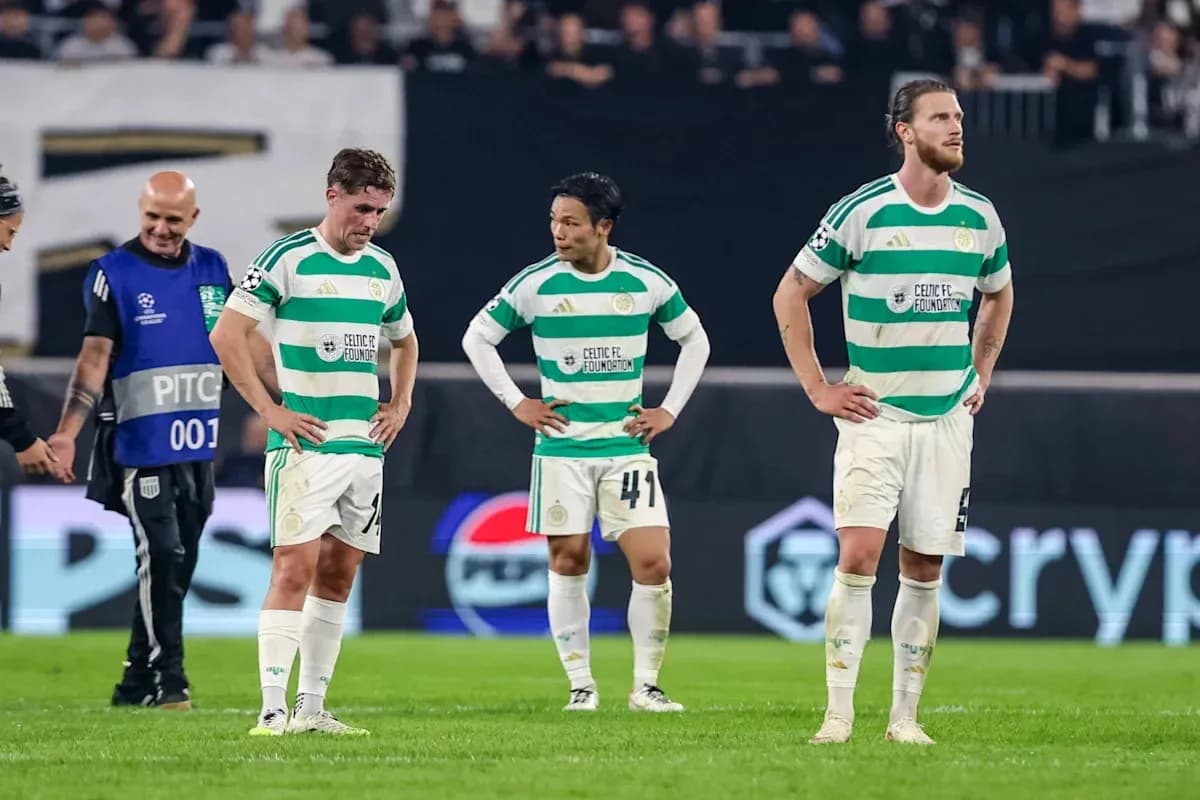 Joueurs de Celtic FC sur le terrain après le match
