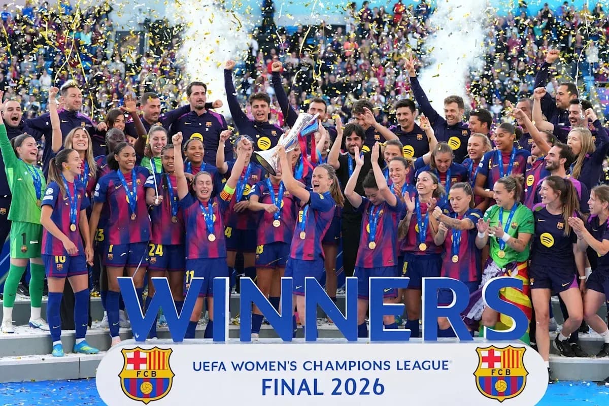 Équipe de Barcelone célébrant leur victoire en finale