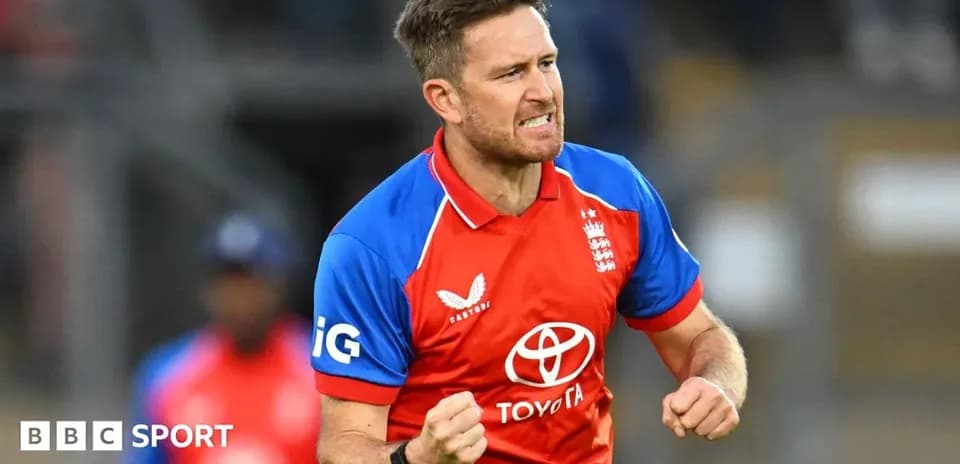Joueur d'Angleterre célébrant après un wicket