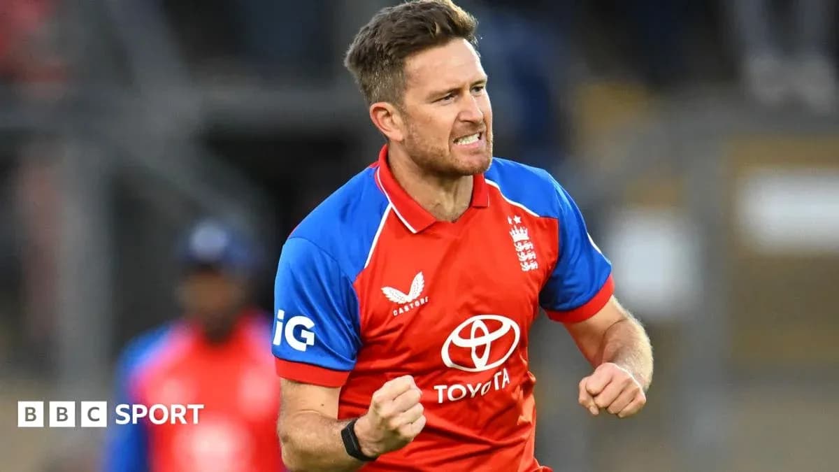 Joueur d'Angleterre célébrant après un wicket