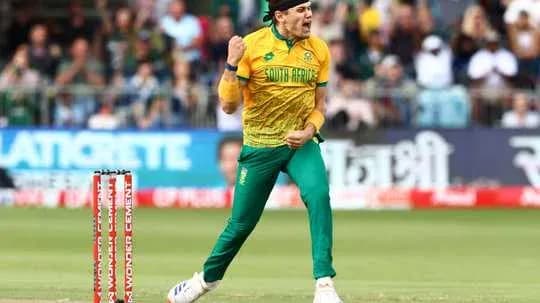 Joueur sud-africain célébrant une prise en cricket