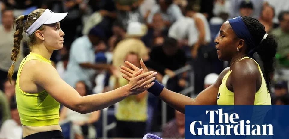 Joueuses de tennis se serrant la main après match
