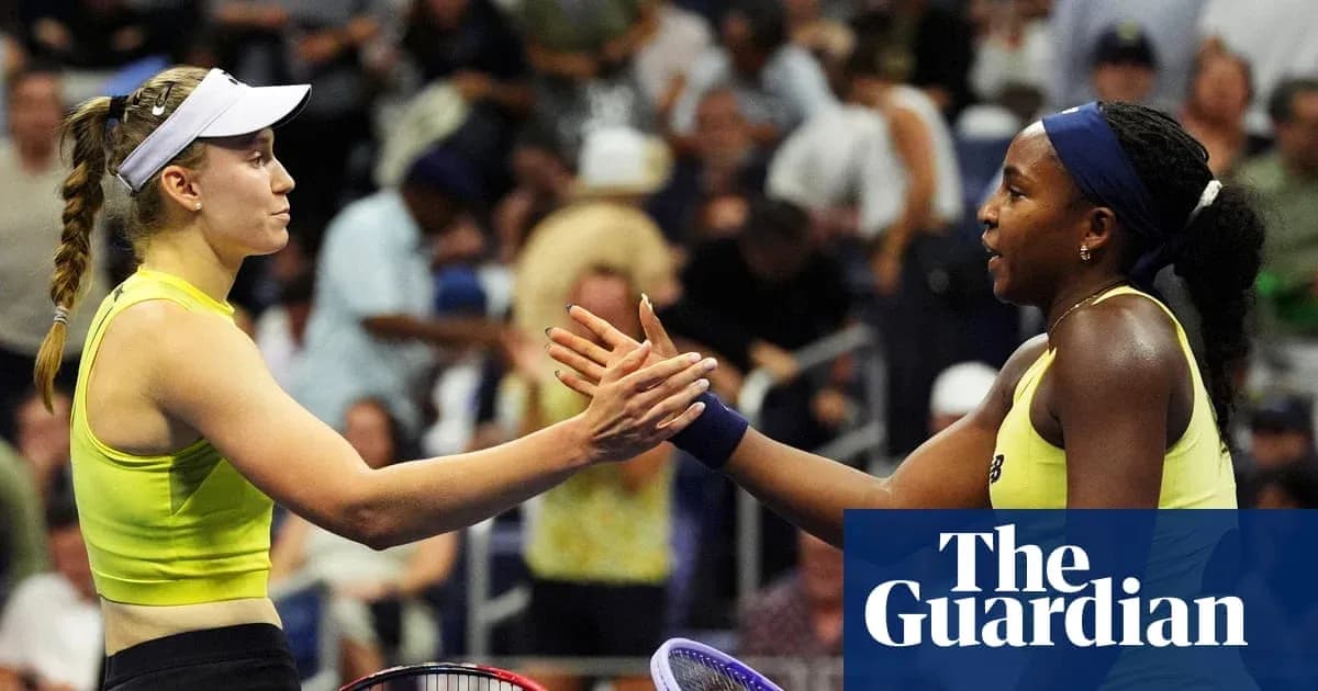 Joueuses de tennis se serrant la main après match