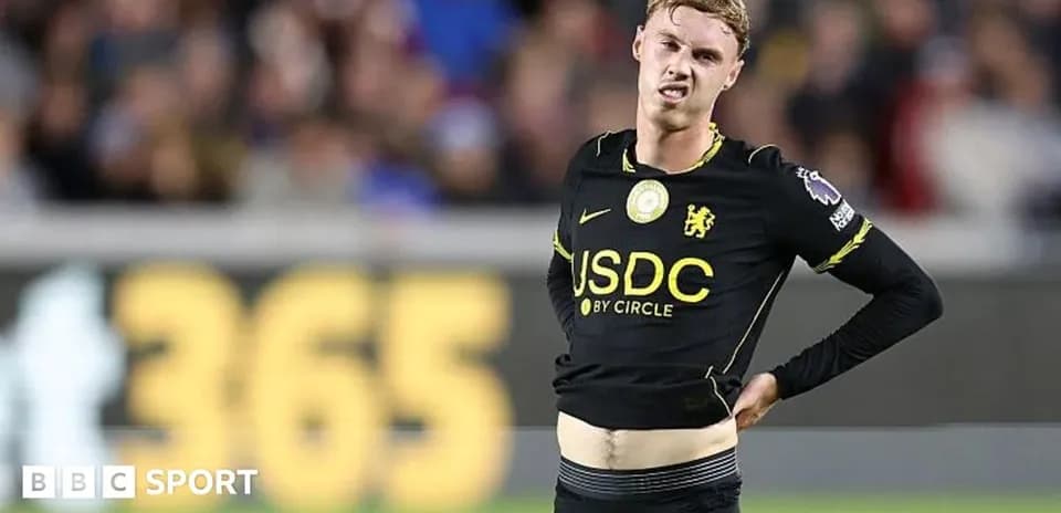 Joueur de Chelsea touché se tenant le ventre