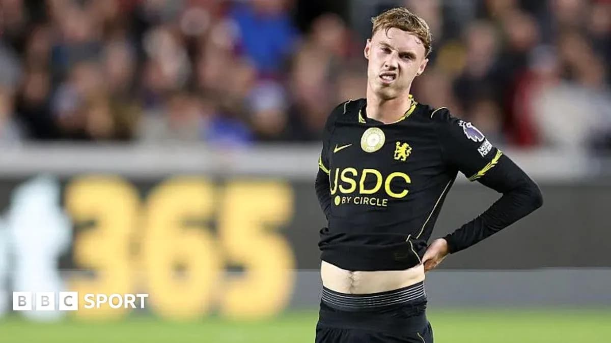 Joueur de Chelsea touché se tenant le ventre