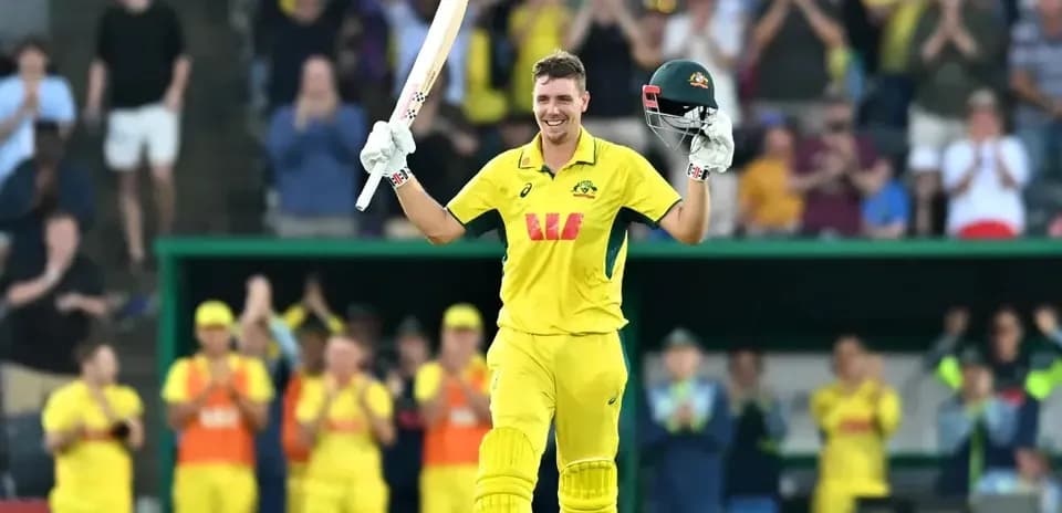 Joueur australien célébrant un score à la batte