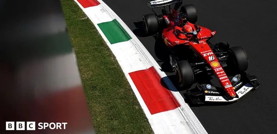 Voiture de F1 sur le circuit avec drapeau italien