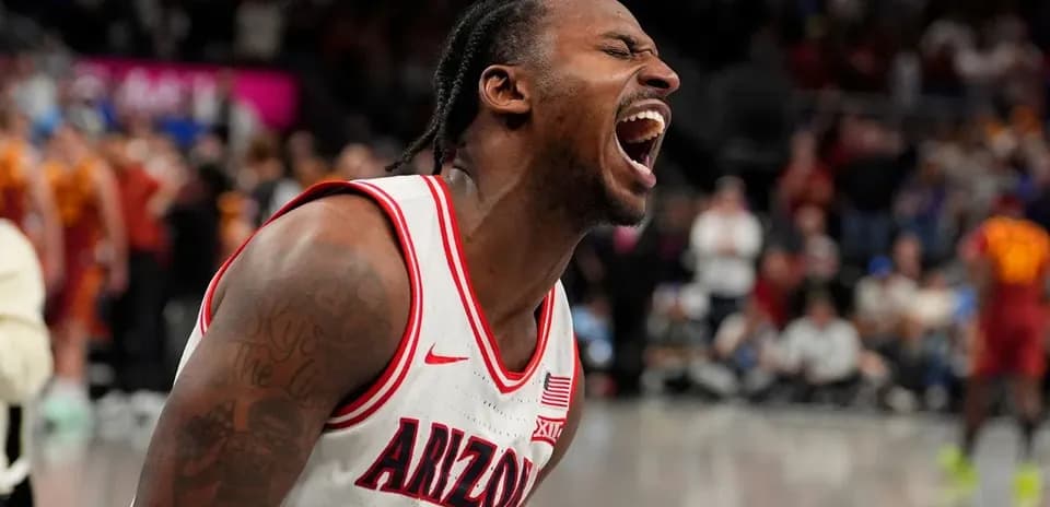 Joueur d'Arizona célébrant sur le terrain