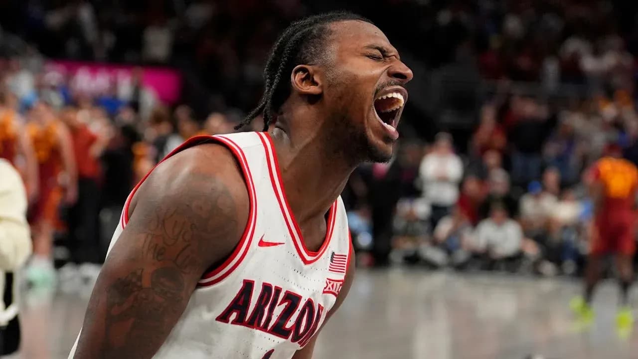 Joueur d'Arizona célébrant sur le terrain