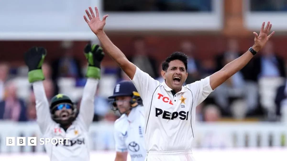 Joueur de cricket de Pakistan célébrant un wicket
