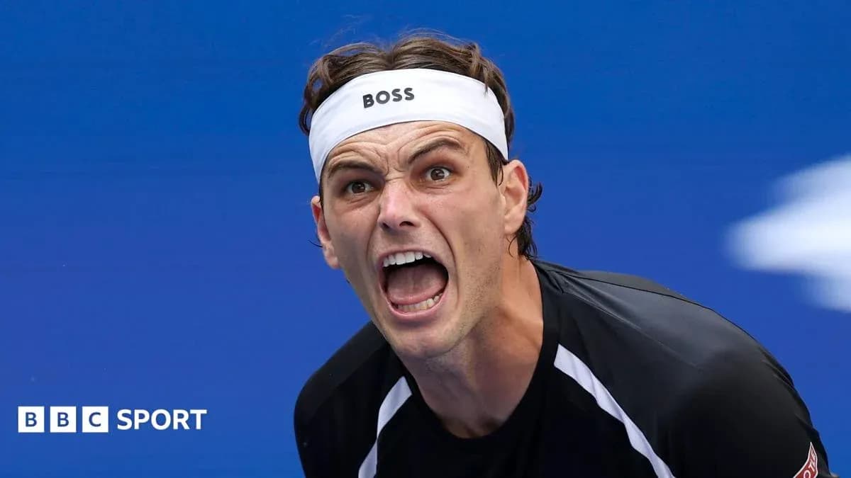 Joueur de tennis criant lors d'un match