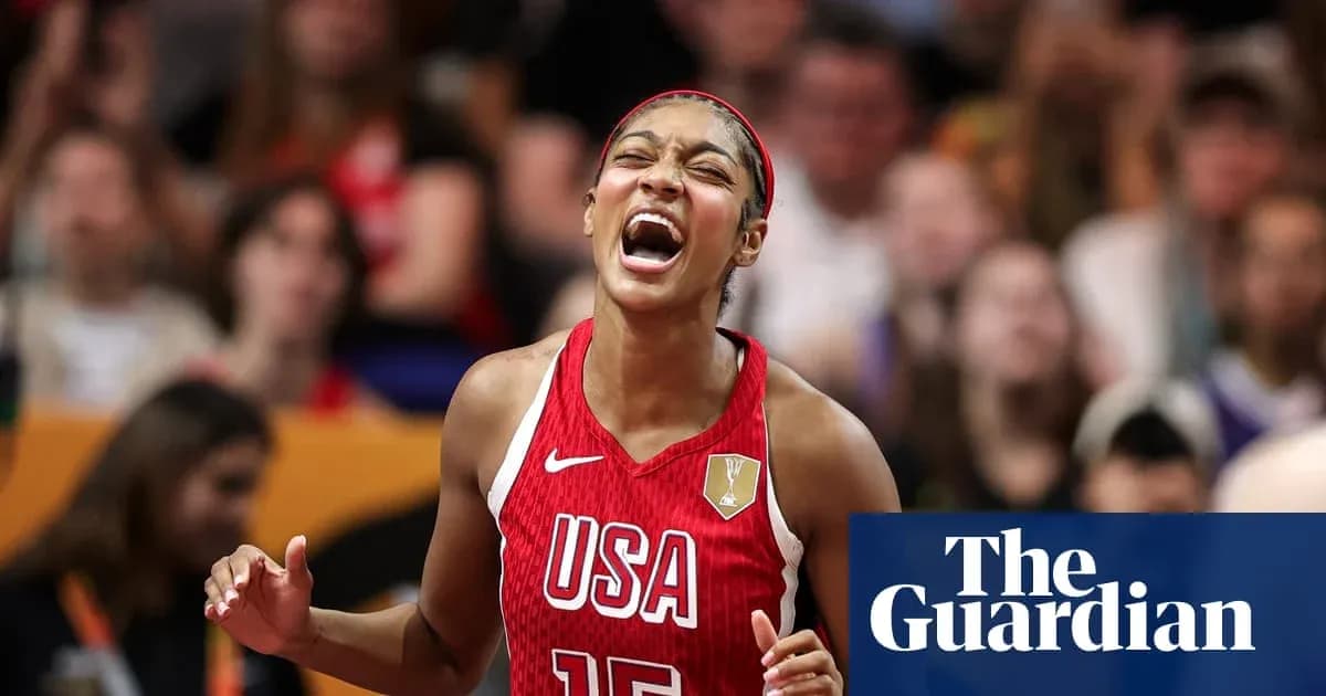 Joueuse de basket-ball USA célébrant avec enthousiasme