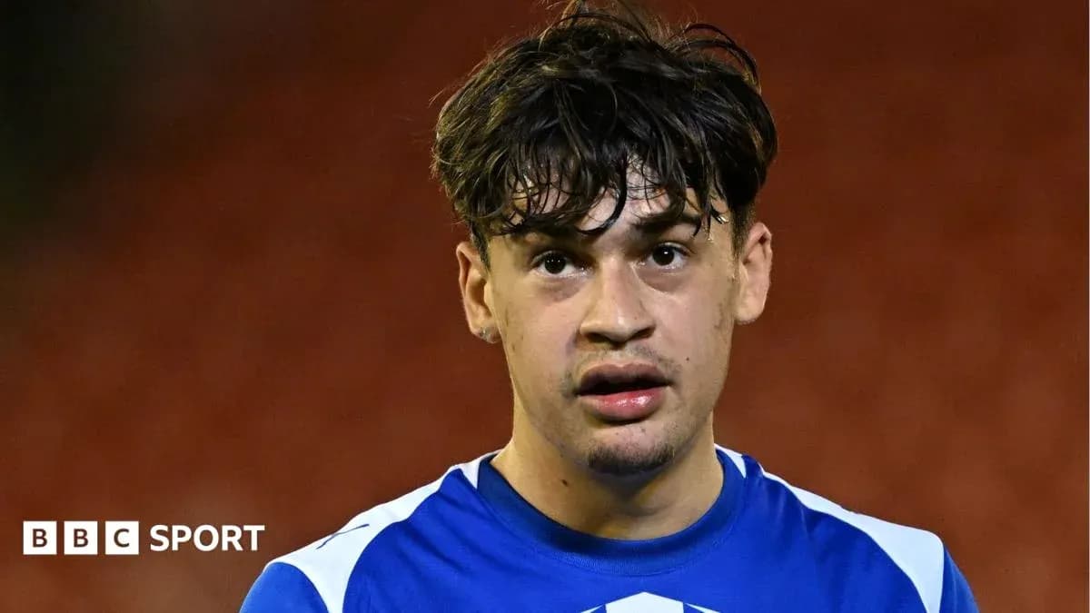 Joueur en maillot bleu lors d'un match