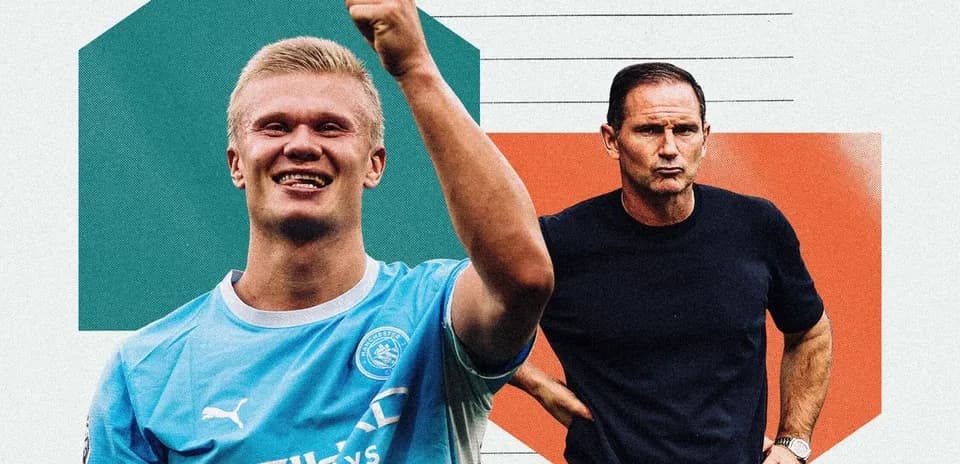 Joueur de Manchester City et entraîneur en arrière-plan